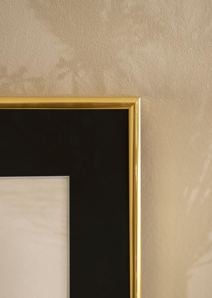 Moldura Visby Brilhante Dourado 50x70 cm - Passe-partout Preto 33x56 cm